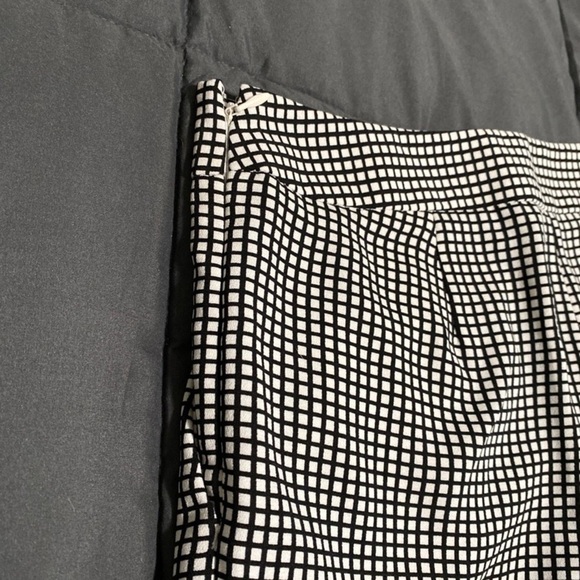 Express Shorts - Picture 3 of 6